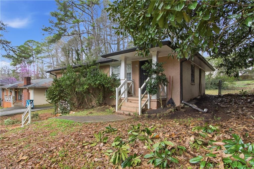 3 bedroom, 2 bathroom, 1,118 sq ft single family residence for sale at 3672 Turner Heights Drive, Decatur, GA 30032 — photo 2