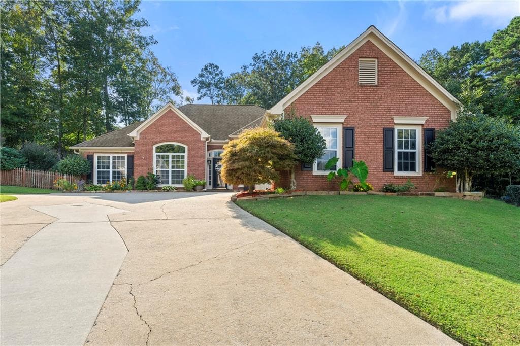 3 bedroom, 2 bathroom, 2,006 sq ft single family residence sold at 3200 Golden Spring Drive, Buford, GA 30519