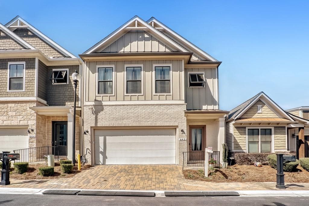 3 bedroom, 4 bathroom, 2,628 sq ft single family residence for sale at 642 Stickley Oak Way, Woodstock, GA 30189