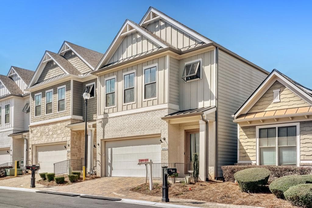3 bedroom, 4 bathroom, 2,628 sq ft single family residence for sale at 642 Stickley Oak Way, Woodstock, GA 30189 — photo 2