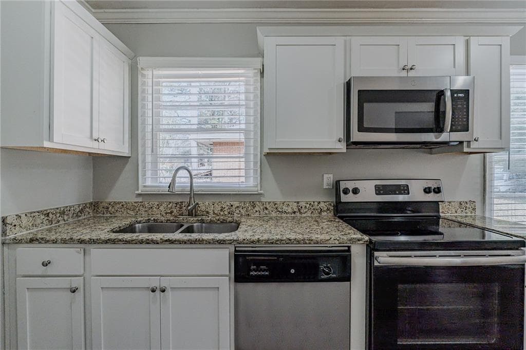 3 bedroom, 2 bathroom, 952 sq ft single family residence under contract at 1255 Glen Forest Way, Decatur, GA 30032 — photo 6