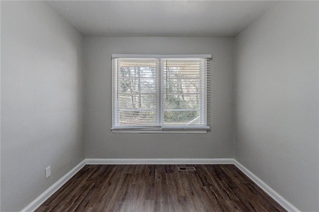 3 bedroom, 2 bathroom, 952 sq ft single family residence under contract at 1255 Glen Forest Way, Decatur, GA 30032 — photo 10