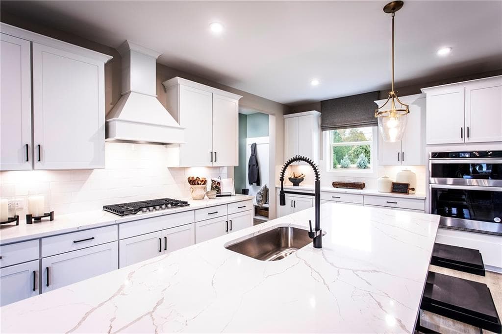 6 bedroom, 6 bathroom, 4,098 sq ft single family residence under contract at 4715 Montane Street, Cumming, GA 30028 — photo 8