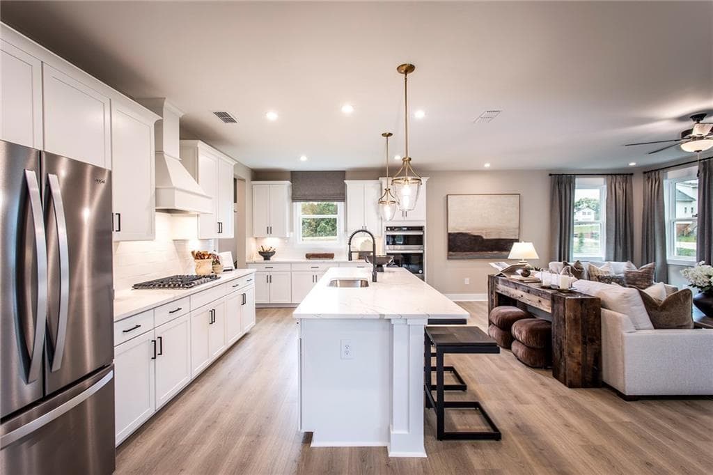 6 bedroom, 6 bathroom, 4,098 sq ft single family residence under contract at 4715 Montane Street, Cumming, GA 30028 — photo 10
