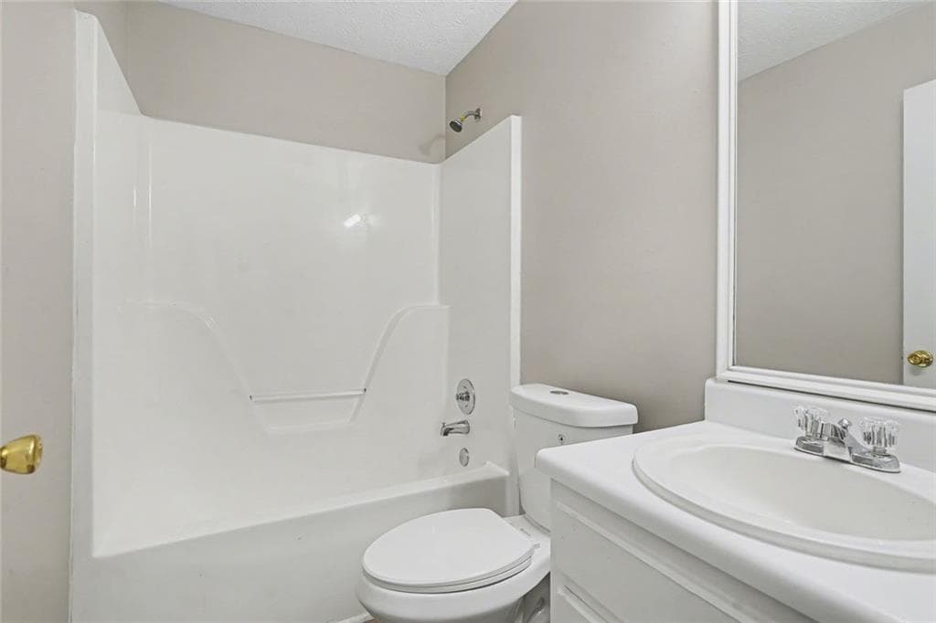3 bedroom, 2 bathroom, 1,526 sq ft single family residence for sale at 1496 Arnold Drive, Lawrenceville, GA 30043 — photo 8
