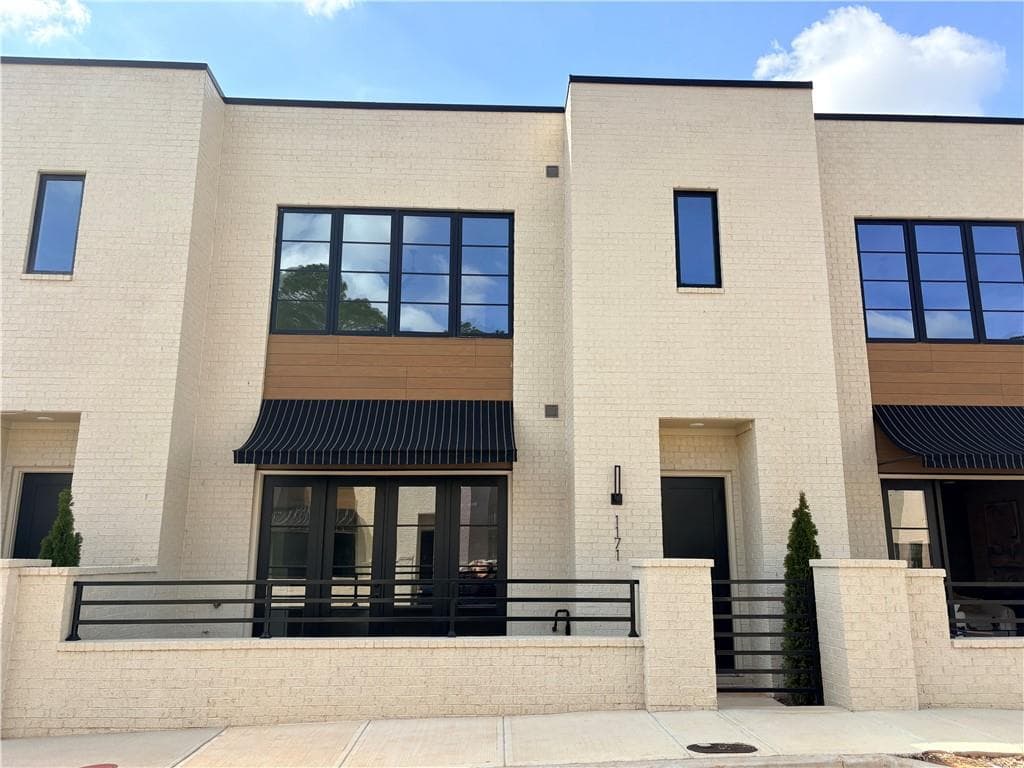 3 bedroom, 4 bathroom, 2,170 sq ft townhouse under contract at 1171 Watson Lane, Watkinsville, GA 30677