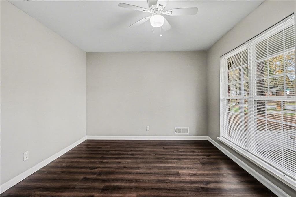 3 bedroom, 2 bathroom, 1,075 sq ft single family residence for sale at 6344 Westbury Road, Riverdale, GA 30274 — photo 4