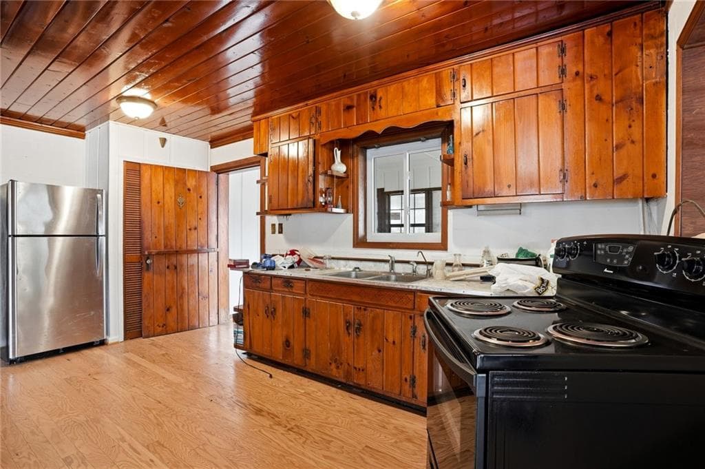 2 bedroom, 1 bathroom, 1,836 sq ft single family residence for sale at 170 Waters Bridge Circle, Covington, GA 30014 — photo 3