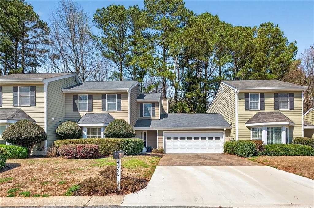 3 bedroom, 3 bathroom, 1,943 sq ft townhouse sold at 4590 VILLAGE OAKS Circle, Dunwoody, GA 30338