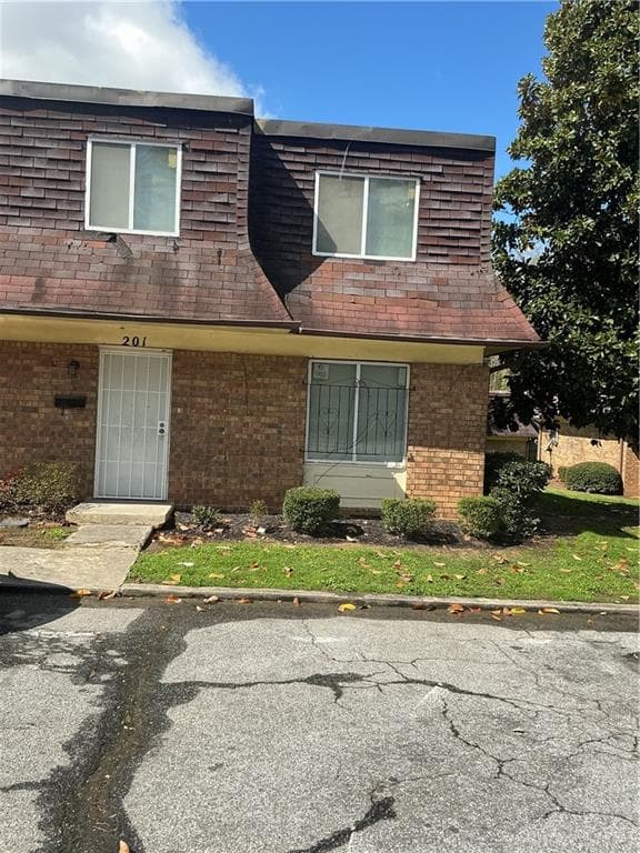 3 bedroom, 2 bathroom, 1,134 sq ft condominium sold at 201 Peyton Place, Atlanta, GA 30311