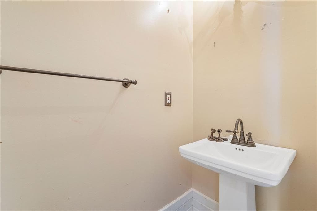 3 bedroom, 3 bathroom, 1,848 sq ft single family residence for sale at 6914 Waters Edge Drive, Stone Mountain, GA 30087 — photo 5