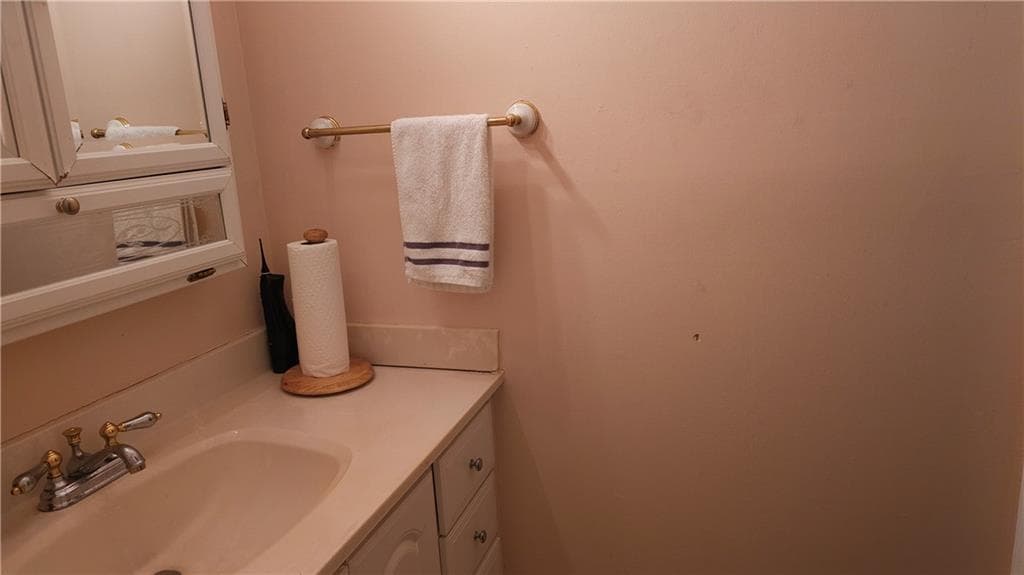 3 bedroom, 2 bathroom, 1,302 sq ft condominium for sale at 1807 Ashborough Circle C, Marietta, GA 30067 — photo 9