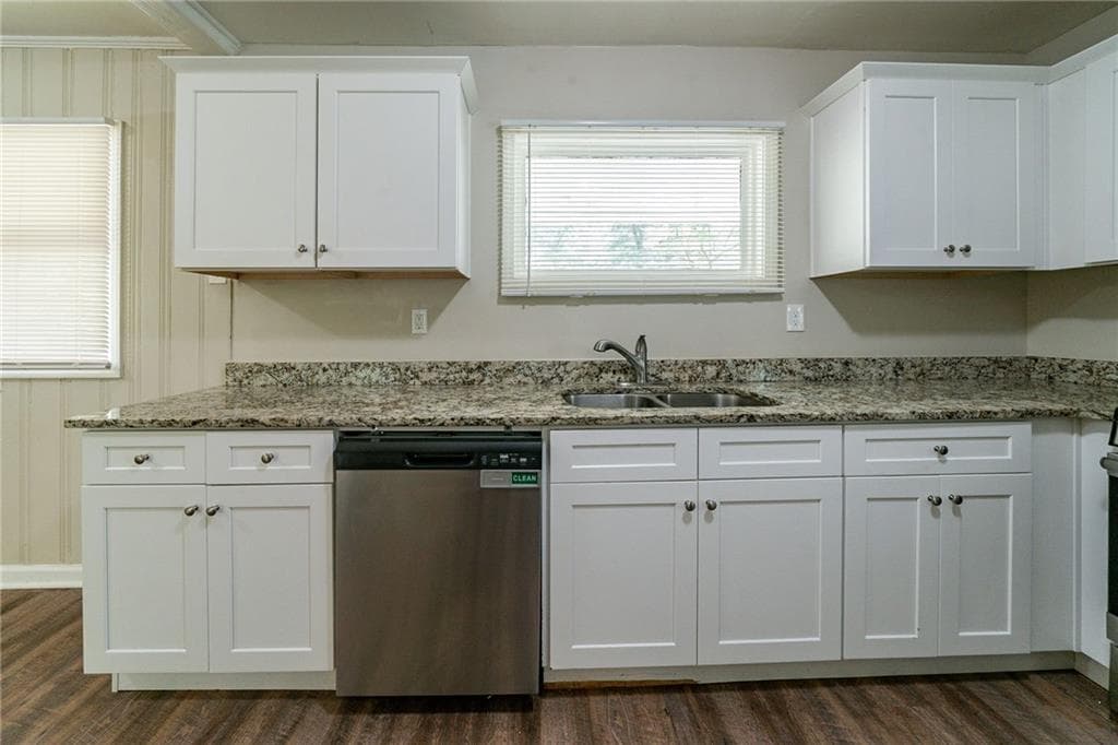 3 bedroom, 2 bathroom, 1,166 sq ft single family residence for sale at 3904 W Hilda Circle, Decatur, GA 30035 — photo 2