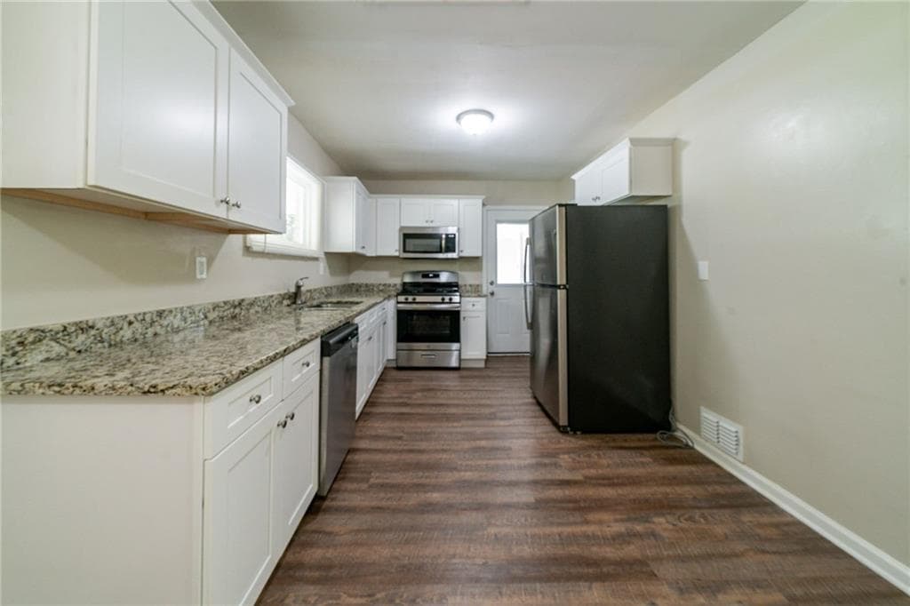 3 bedroom, 2 bathroom, 1,166 sq ft single family residence for sale at 3904 W Hilda Circle, Decatur, GA 30035 — photo 3