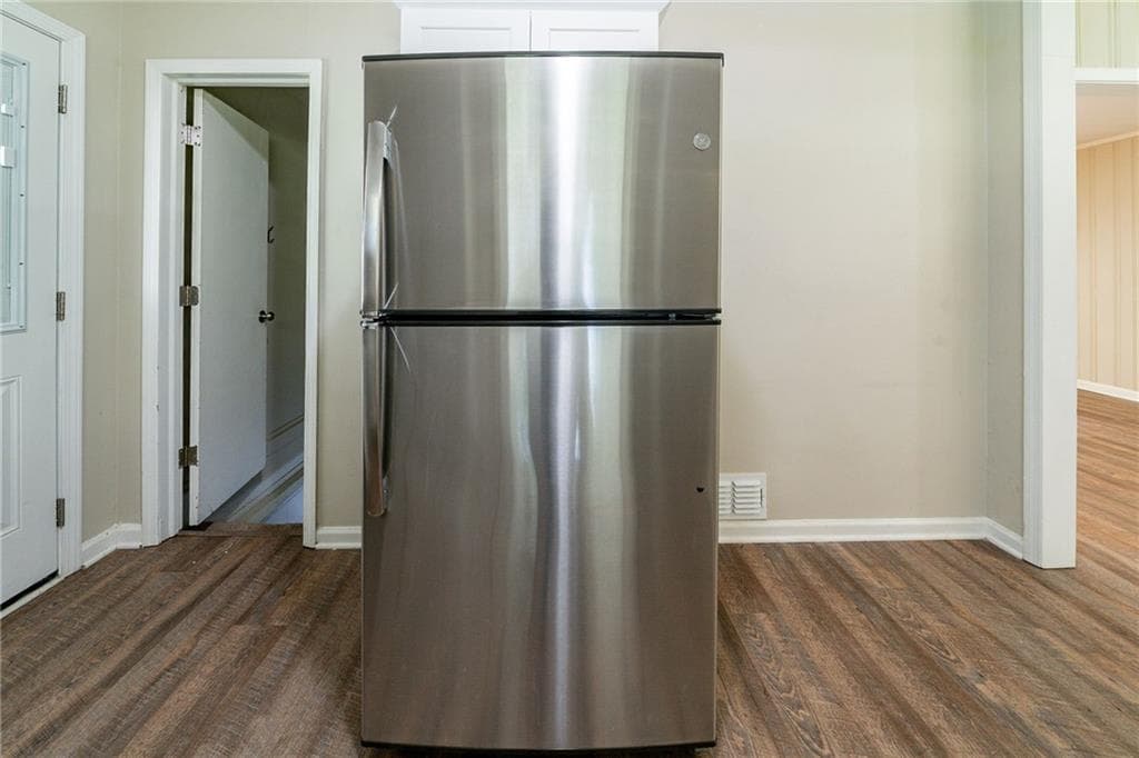 3 bedroom, 2 bathroom, 1,166 sq ft single family residence for sale at 3904 W Hilda Circle, Decatur, GA 30035 — photo 4