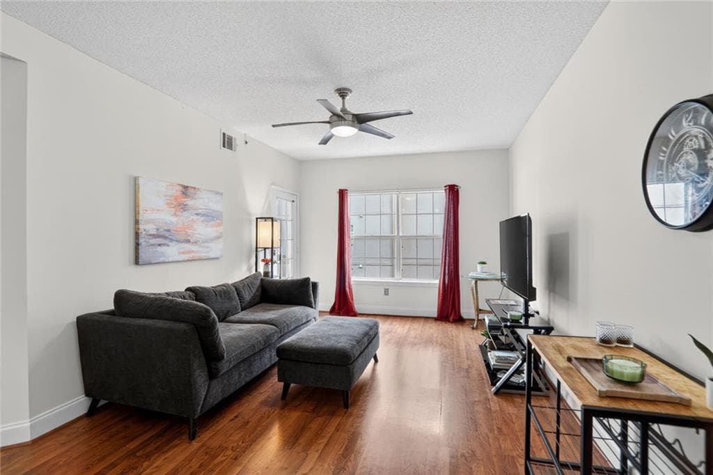 1074 Peachtree Walk B323, Atlanta, GA 30309 — most recent listing photo