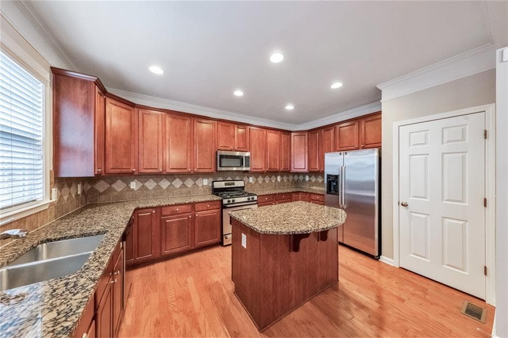 3 bedroom, 4 bathroom, 2,350 sq ft condominium for sale at 3363 Cumberland Club Drive 16, Atlanta, GA 30339 — photo 4