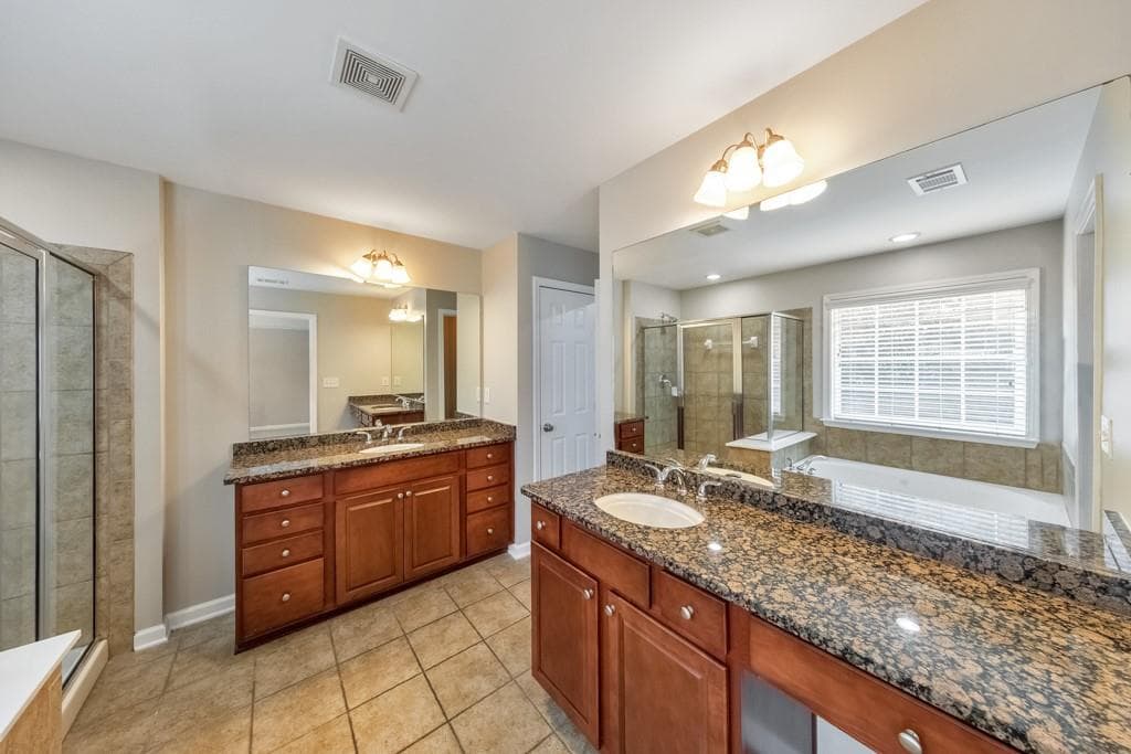 3 bedroom, 4 bathroom, 2,350 sq ft condominium for sale at 3363 Cumberland Club Drive 16, Atlanta, GA 30339 — photo 6