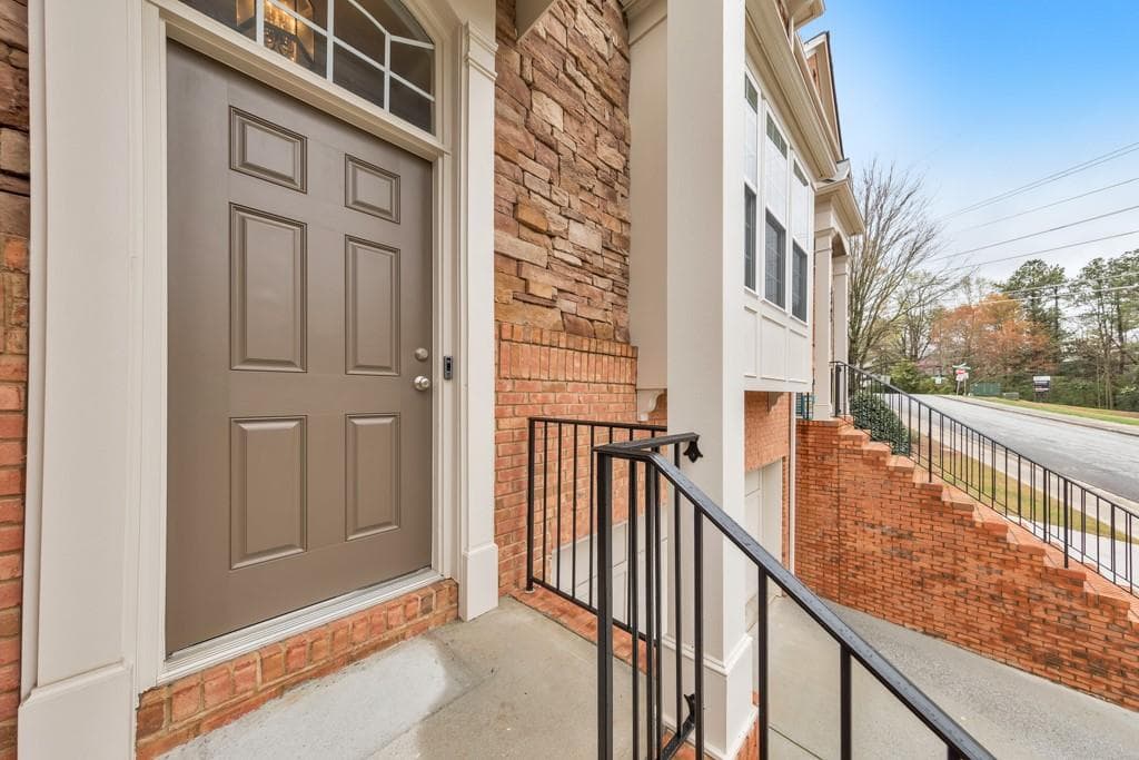 3 bedroom, 4 bathroom, 2,350 sq ft condominium for sale at 3363 Cumberland Club Drive 16, Atlanta, GA 30339 — photo 9