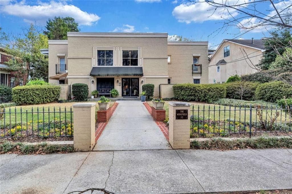 2 bedroom, 2 bathroom, 1,120 sq ft condominium sold at 32 28th Street 302, Atlanta, GA 30309