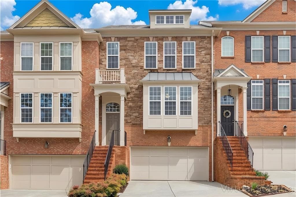 3 bedroom, 4 bathroom, 2,350 sq ft condominium for sale at 3363 Cumberland Club Drive 16, Atlanta, GA 30339 — photo 1 of 49