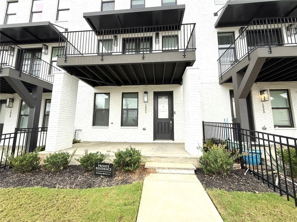 3 bedroom, 4 bathroom, 2,298 sq ft townhouse for sale at 1031 Robert Smalls Way, Atlanta, GA 30318 — photo 3