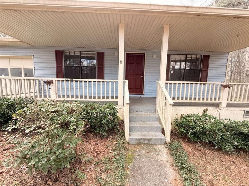 3 bedroom, 3 bathroom, 1,815 sq ft single family residence for sale at 4629 South Woodlake Lane, Conyers, GA 30013 — photo 2
