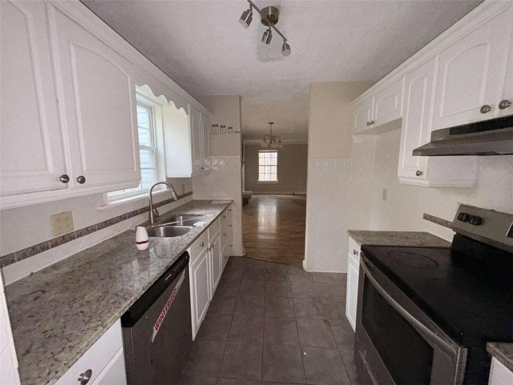 3 bedroom, 3 bathroom, 1,815 sq ft single family residence for sale at 4629 South Woodlake Lane, Conyers, GA 30013 — photo 8