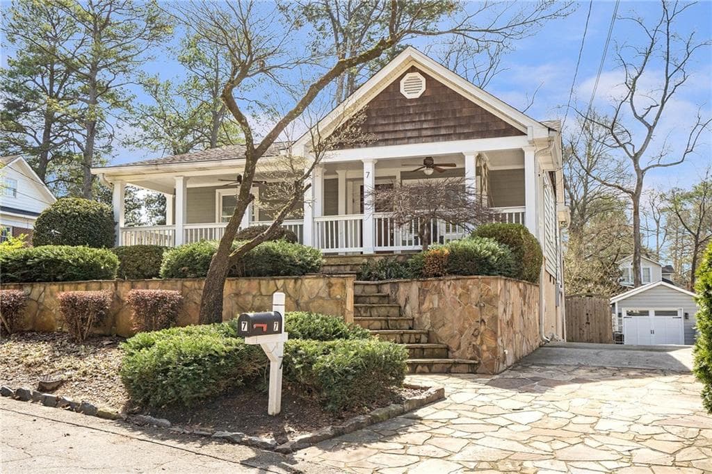 3 bedroom, 2 bathroom, 1,786 sq ft single family residence sold at 7 East Drive, Atlanta, GA 30305