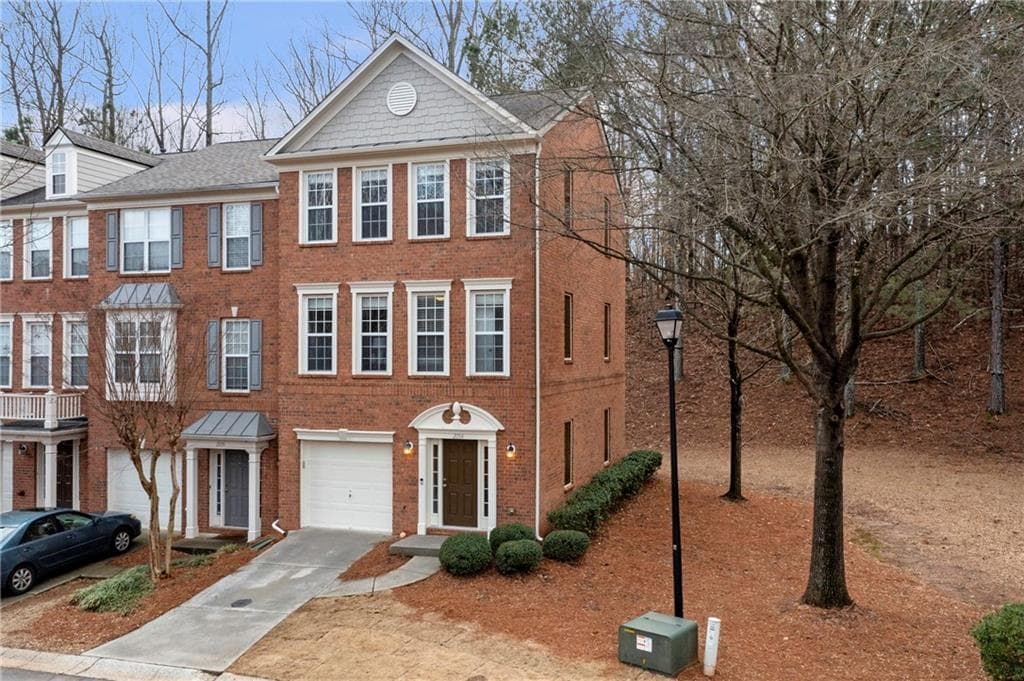 3 bedroom, 4 bathroom, 1,900 sq ft townhouse sold at 2054 Merrimont Way, Roswell, GA 30075