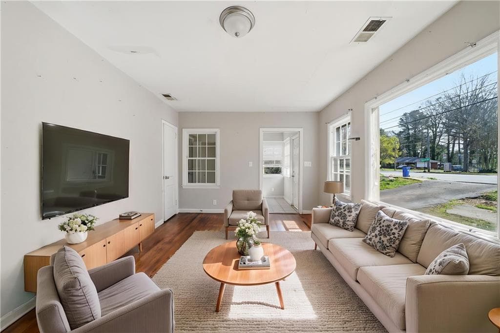 3 bedroom, 1 bathroom, 1,104 sq ft single family residence for sale at 1564 Columbia Drive, Decatur, GA 30032 — photo 2