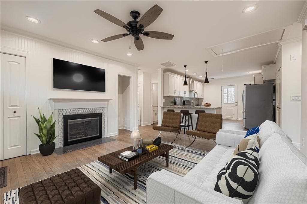 3 bedroom, 2 bathroom, 1,160 sq ft single family residence sold at 1688 Oak Knoll Circle, Atlanta, GA 30315