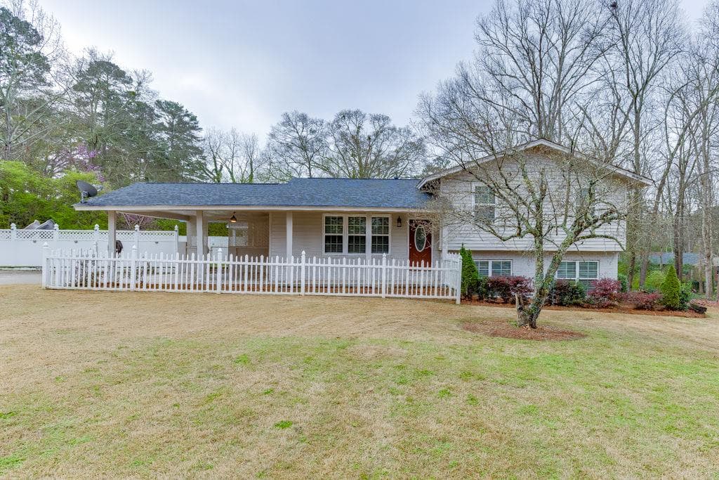 4 bedroom, 3 bathroom, 2,831 sq ft single family residence for sale at 206 College Circle, Athens, GA 30605 — photo 4