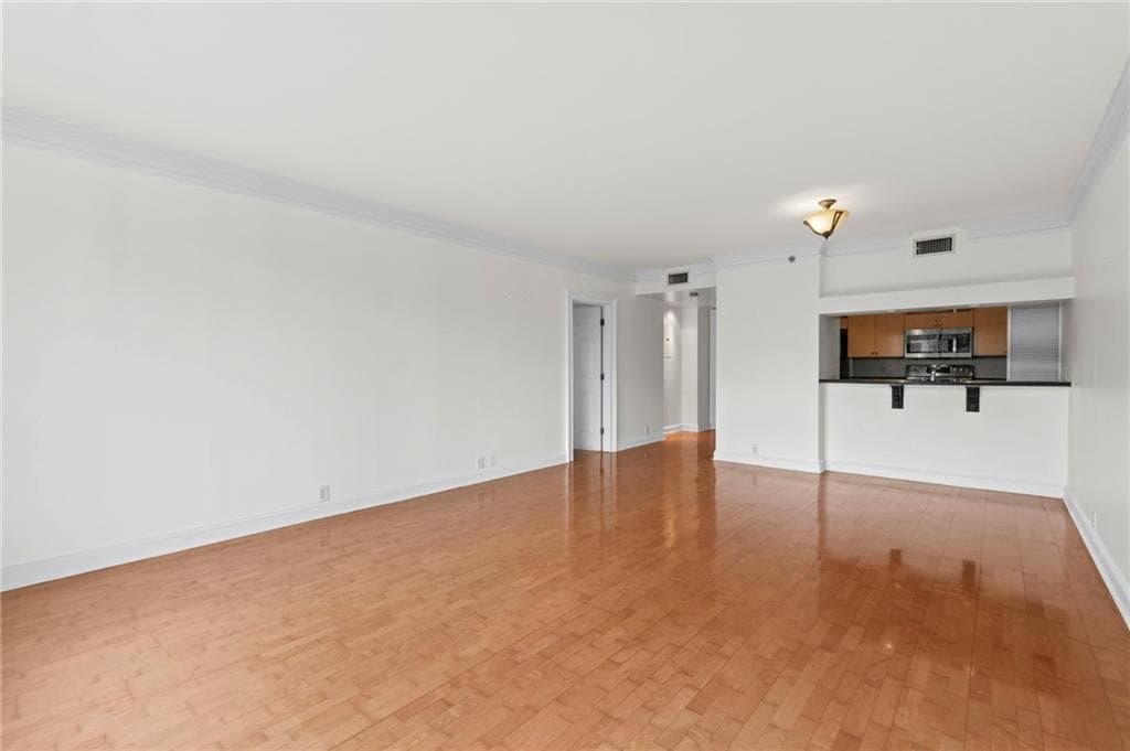 2 bedroom, 2 bathroom, 1,230 sq ft condominium under contract at 3481 Lakeside Drive 902, Atlanta, GA 30326 — photo 6
