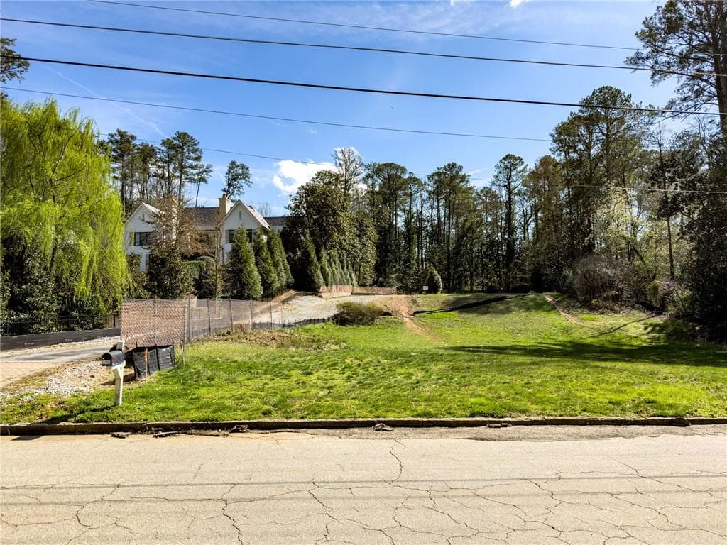 single family residence for sale at 386 King Road, Atlanta, GA 30342 — photo 3