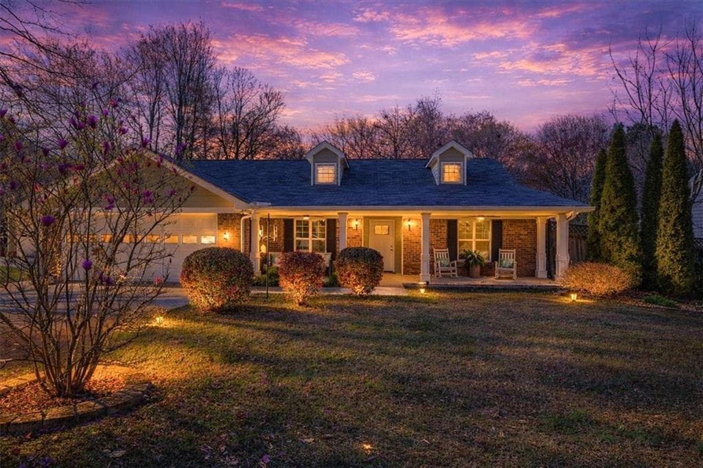 4 bedroom, 3 bathroom, 3,200 sq ft single family residence for sale at 250 W Peachtree Street, Norcross, GA 30071 — photo 2
