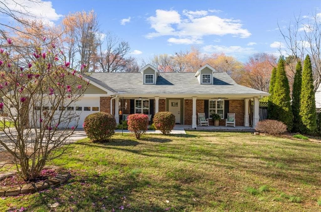 4 bedroom, 3 bathroom, 3,200 sq ft single family residence for sale at 250 W Peachtree Street, Norcross, GA 30071 — photo 3