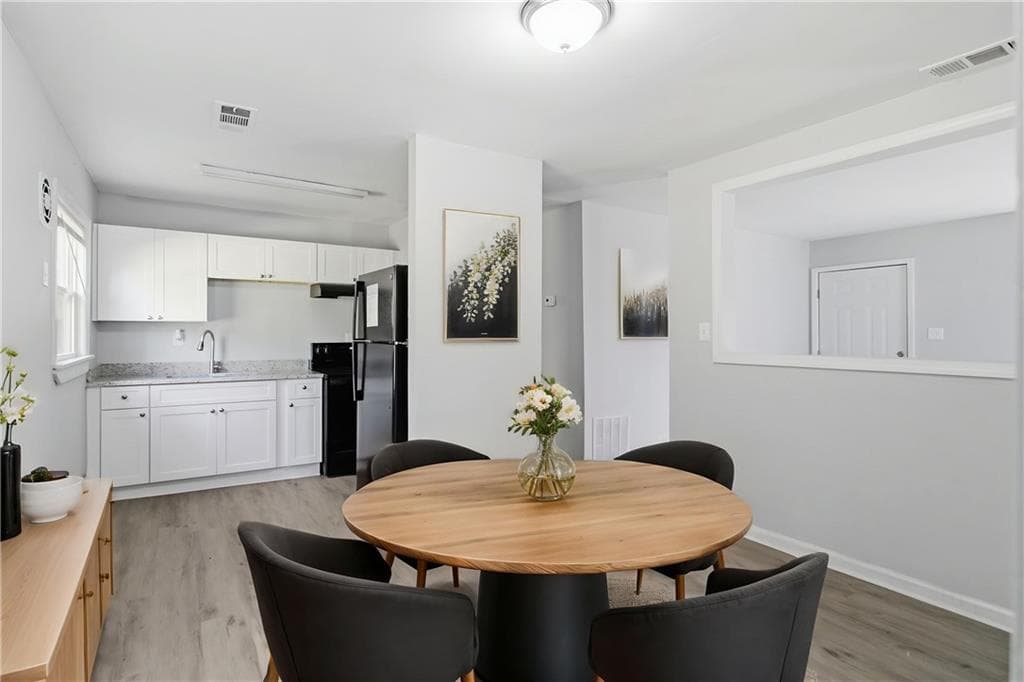 3 bedroom, 1 bathroom, 1,050 sq ft single family residence for sale at 333 Argus Circle, Atlanta, GA 30331 — photo 5