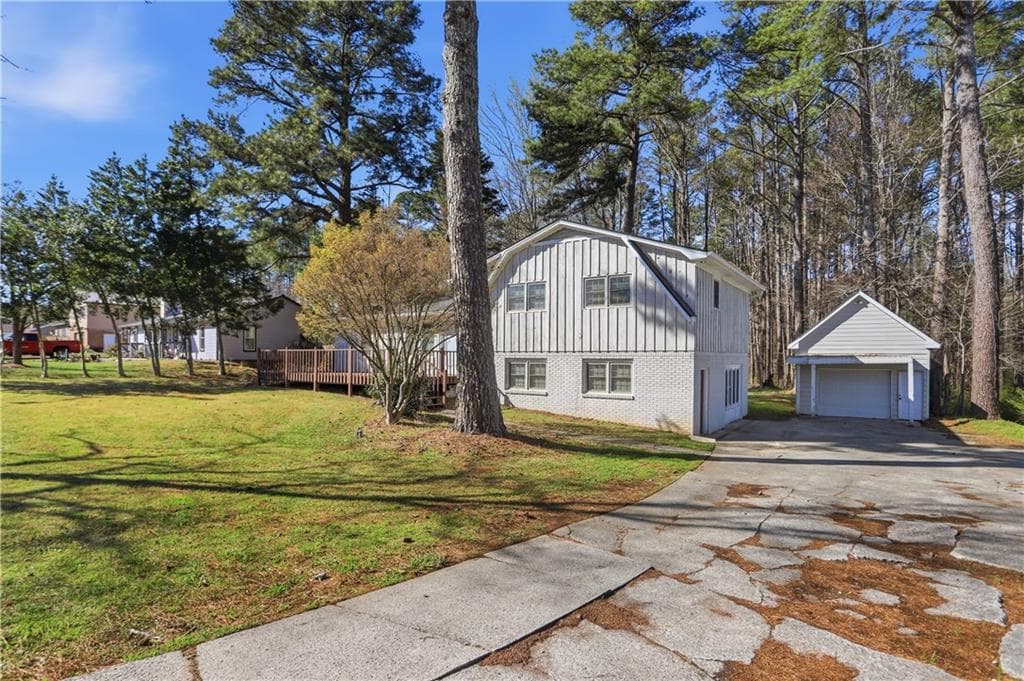 3 bedroom, 2 bathroom, 2,000 sq ft single family residence for sale at 4716 Cheri Lynn Road, Acworth, GA 30101 — photo 3