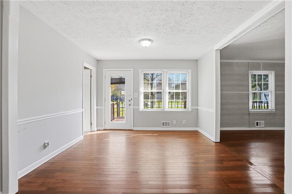 3 bedroom, 2 bathroom, 2,000 sq ft single family residence for sale at 4716 Cheri Lynn Road, Acworth, GA 30101 — photo 4