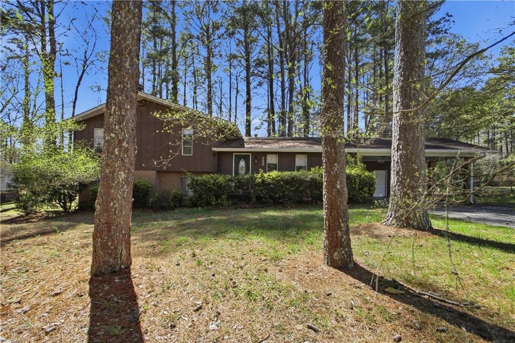 3 bedroom, 3 bathroom, 1,490 sq ft single family residence sold at 5455 Saint Lo Lane, Atlanta, GA 30349