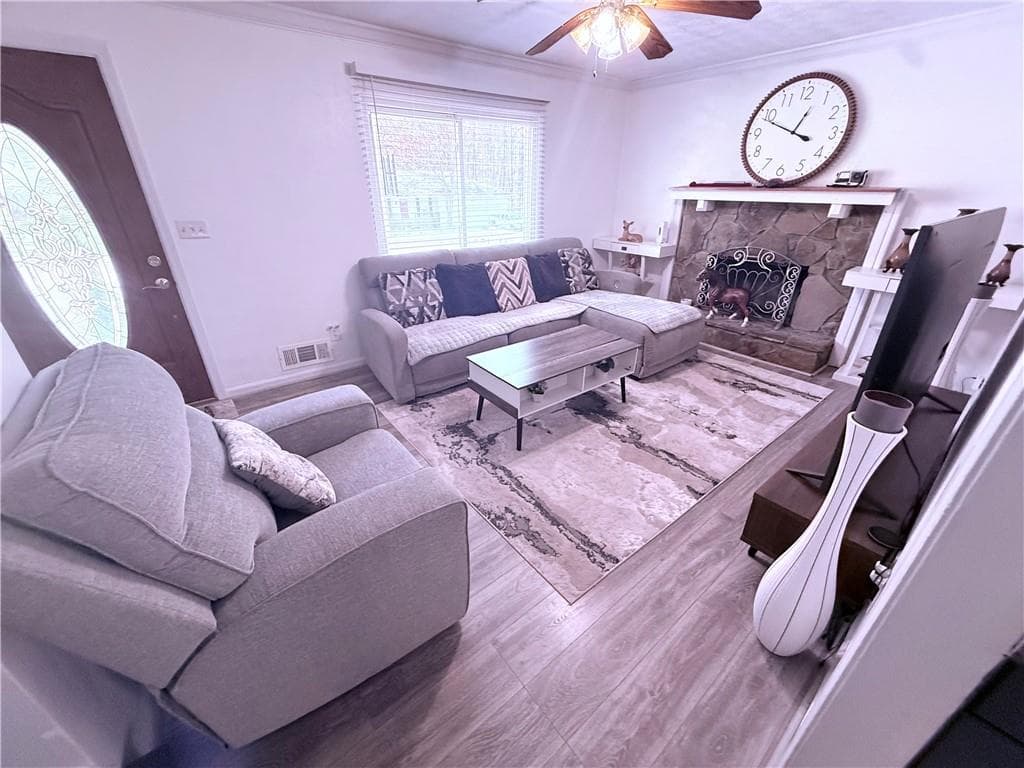 3 bedroom, 2 bathroom, 1,516 sq ft single family residence for sale at 4135 TANGLEWOOD RD, Snellville, GA 30039 — photo 4