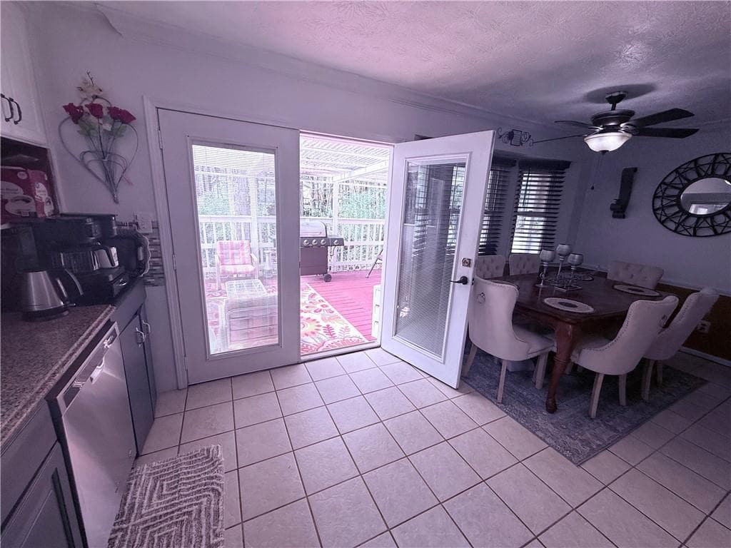 3 bedroom, 2 bathroom, 1,516 sq ft single family residence for sale at 4135 TANGLEWOOD RD, Snellville, GA 30039 — photo 5