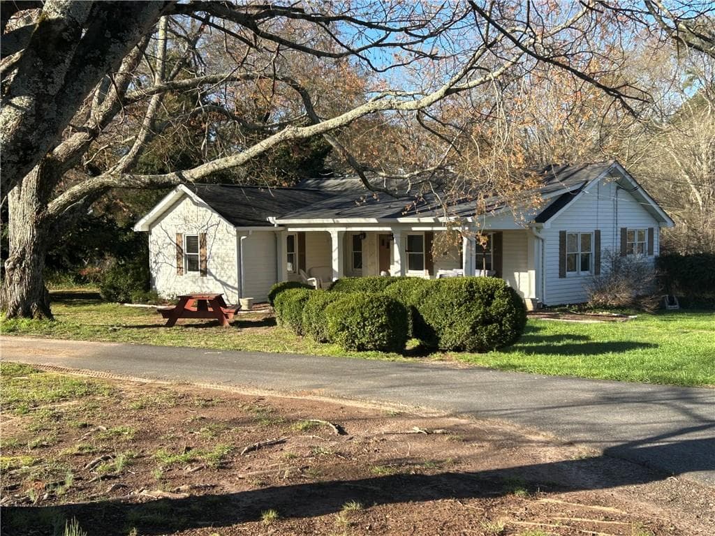 3 bedroom, 1 bathroom, 1,703 sq ft single family residence sold at 4299 E Cherokee Drive, Canton, GA 30115