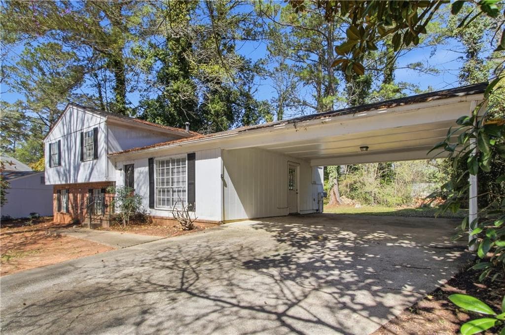 3 bedroom, 2 bathroom, 1,674 sq ft single family residence under contract at 8822 Ashwood Drive, Riverdale, GA 30274 — photo 3