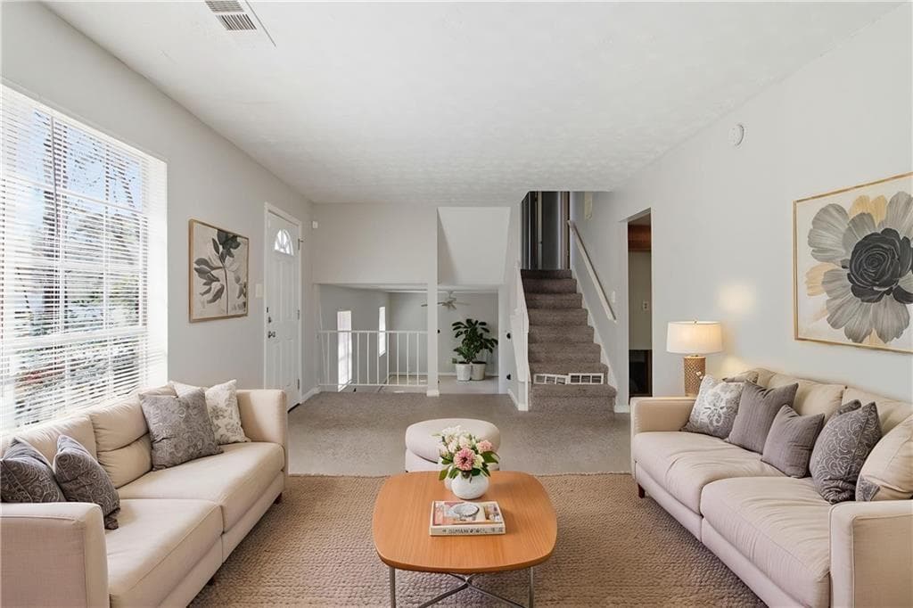 3 bedroom, 2 bathroom, 1,674 sq ft single family residence under contract at 8822 Ashwood Drive, Riverdale, GA 30274 — photo 4