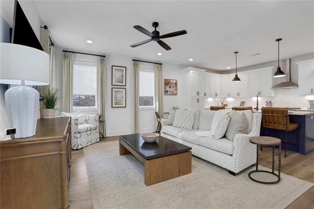4 bedroom, 4 bathroom, 2,425 sq ft townhouse for sale at 358 Clarendon Court, Gainesville, GA 30501 — photo 4