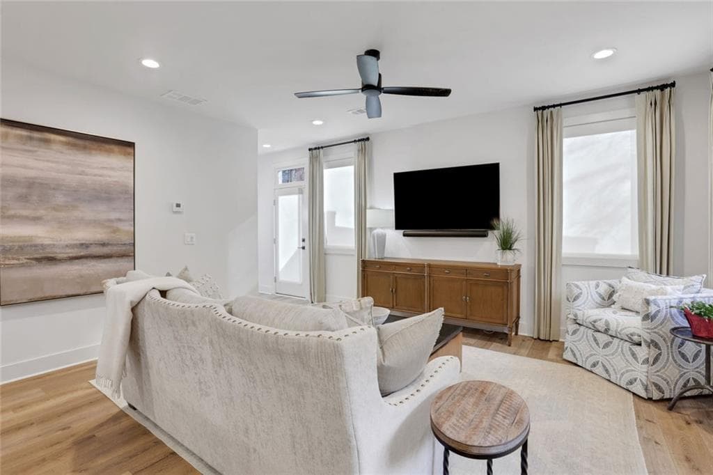 4 bedroom, 4 bathroom, 2,425 sq ft townhouse for sale at 358 Clarendon Court, Gainesville, GA 30501 — photo 7