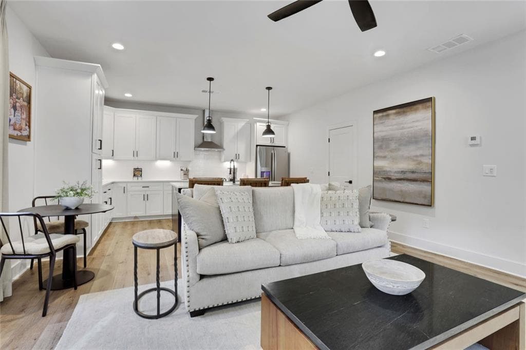 4 bedroom, 4 bathroom, 2,425 sq ft townhouse for sale at 358 Clarendon Court, Gainesville, GA 30501 — photo 8