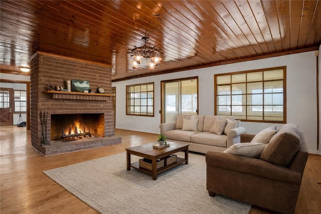 2 bedroom, 1 bathroom, 1,836 sq ft single family residence for sale at 170 Waters Bridge Circle, Covington, GA 30014 — photo 4